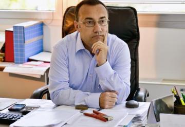 Davide Zamagni presidente Consorzio Target Sinergie Rimini ritratto da Riccardo Gallini per il servizo su TRE Davide Zamagni