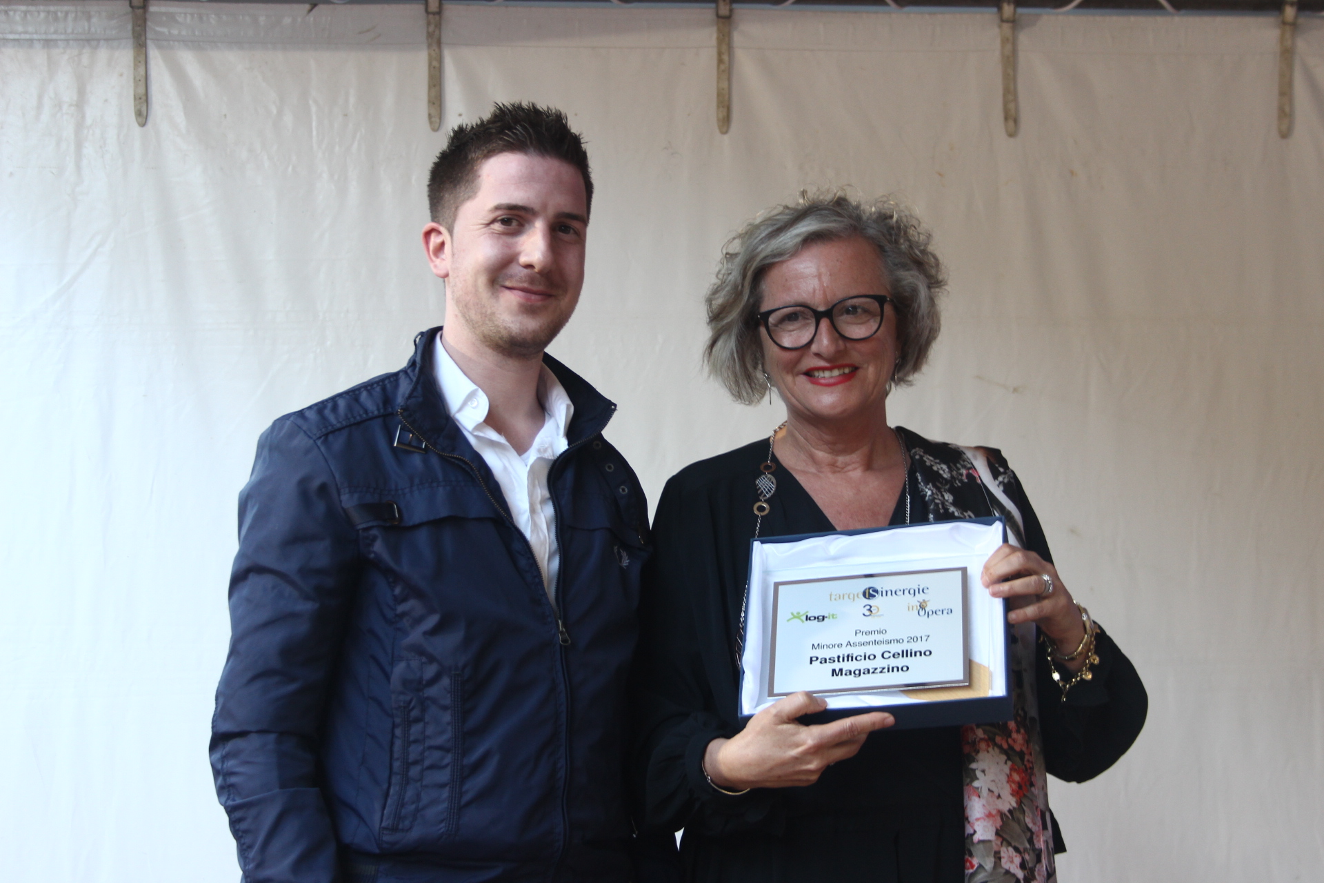 Consegna della targa premio 