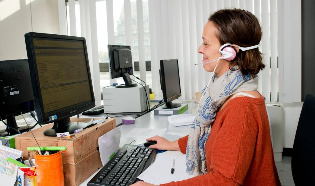 Target Sinergie gestisce per conto delle Aziende Usl i centri di prenotazione telefonica delle prestazioni (CupTel) Una operatrice Target Sinergie al servizo CupTel